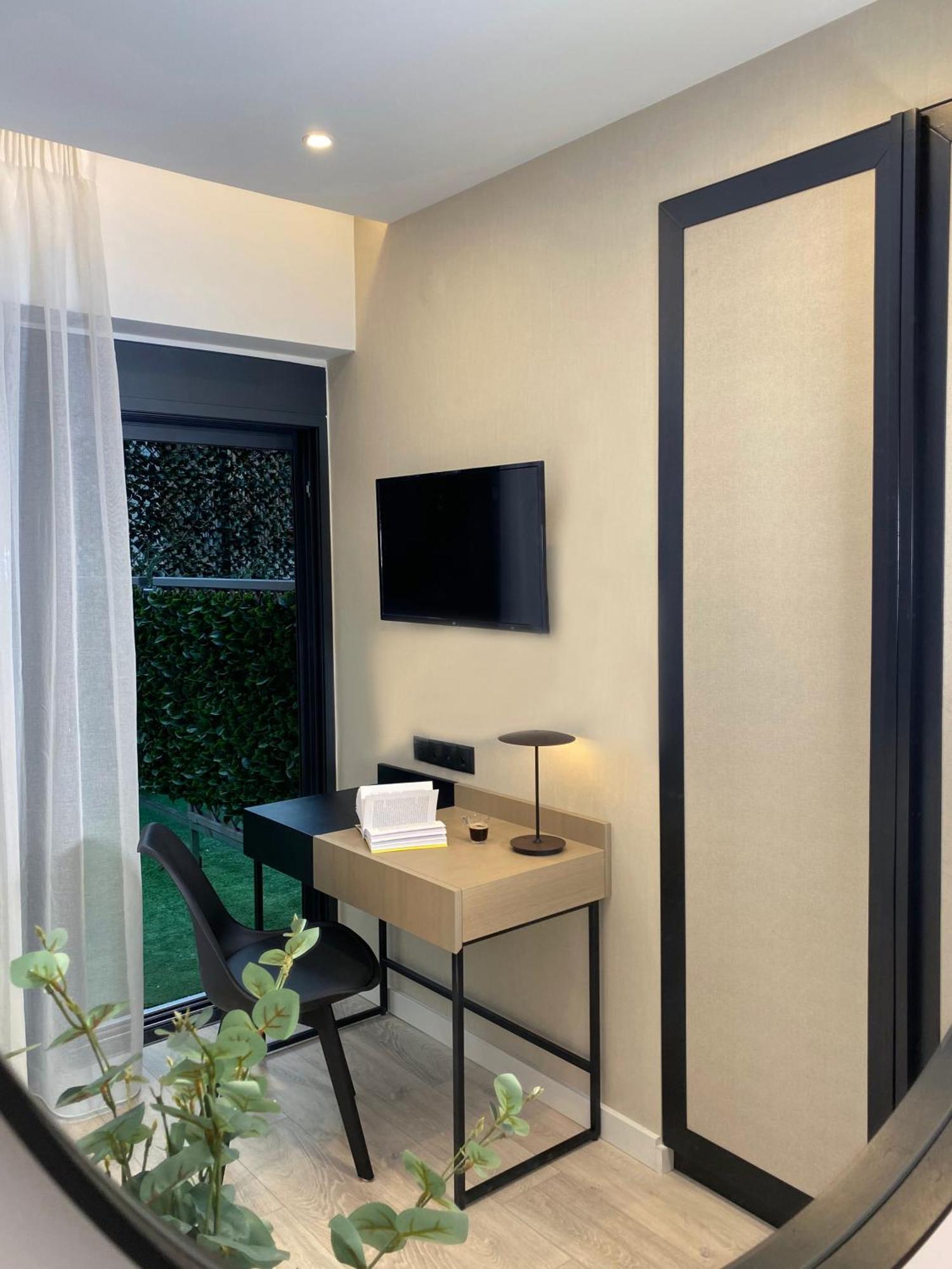 Icon Urban Living Aparthotel Thessaloniki Buitenkant foto